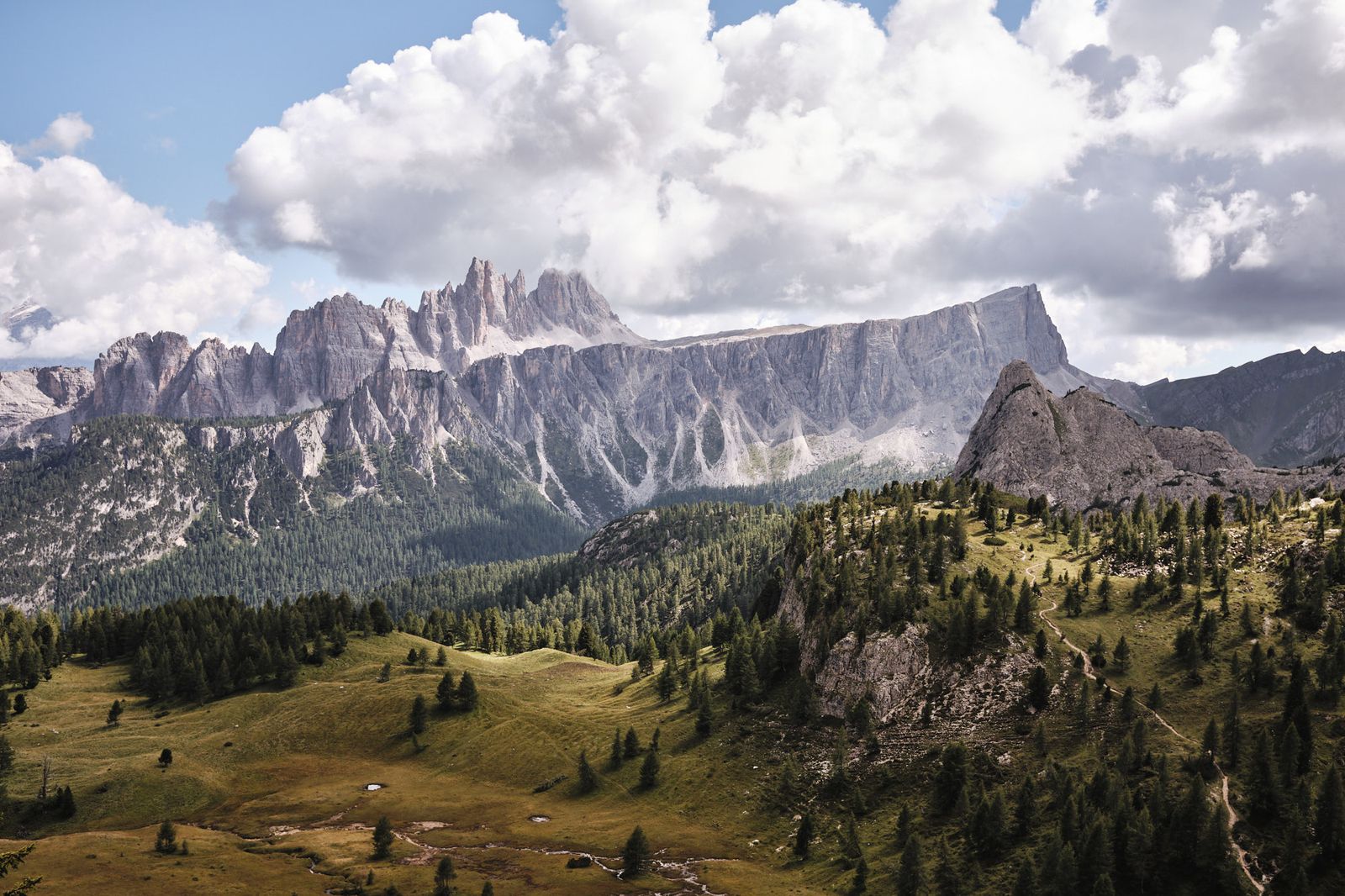 Zackige Gipfel der Dolomiten